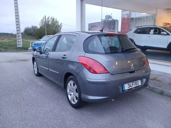Peugeot 308 2008 - 6800 EUR, 159500 km - AUTO.MOTO.pt - 159500km - foto 7 de 20