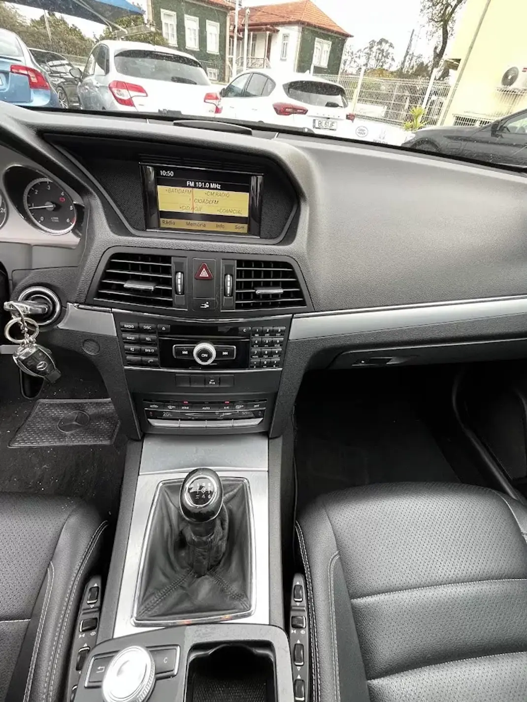 Mercedes-Benz E 250 2010 - 15950 EUR, 324000 km - AUTO.MOTO.pt - 324000km - foto 14 de 28