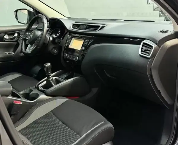 Nissan Qashqai 2018 - 15950 EUR, 158434 km - AUTO.MOTO.pt - 158434km - foto 6 de 27