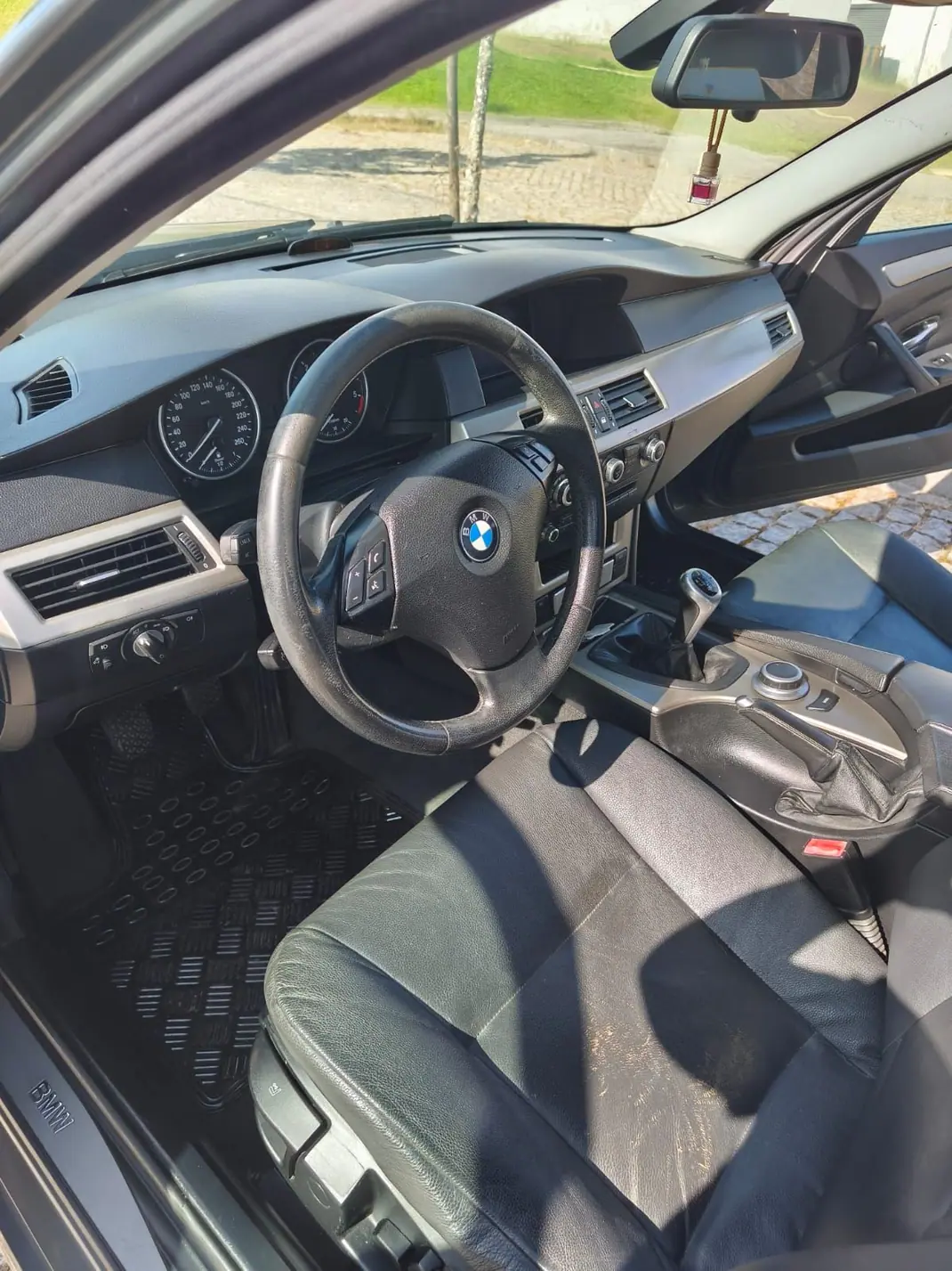 BMW 520 2008 - 7200 EUR, 289000 km - 289000km - foto 2 de 9