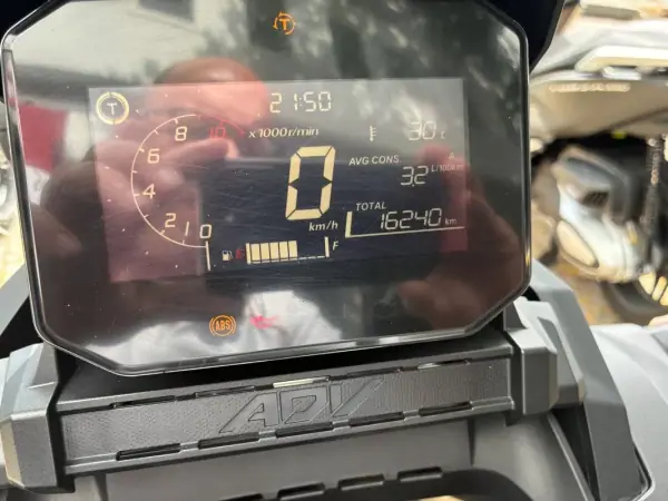 Honda ADV 150 2023 - 5300 EUR, 16240 km - AUTO.MOTO.pt - 16240km - foto 13 de 14