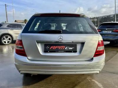 Mercedes-Benz C 200 2012 - 13999 EUR, 199999 km - AUTO.MOTO.pt - 199999km - foto 15 de 20