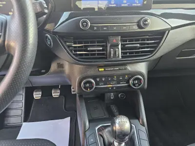 Ford Focus SW 2019 - 13800 EUR, 115000 km - AUTO.MOTO.pt - 115000km - foto 28 de 54