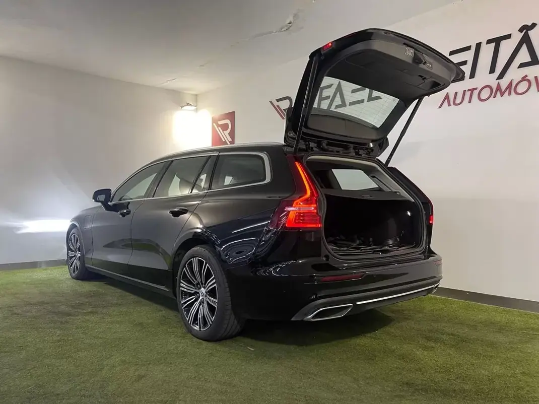 Volvo V60 2020 - 24950 EUR, 123000 km - AUTO.MOTO.pt - 123000km - foto 30 de 32
