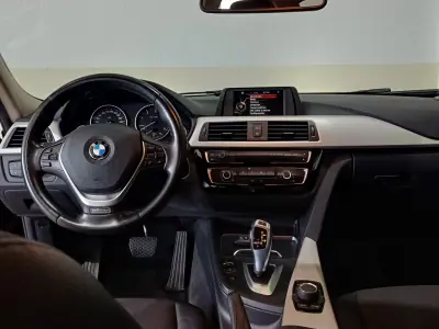 BMW 318 2017 - 21490 EUR, 121861 km - AUTO.MOTO.pt - 121861km - foto 9 de 17