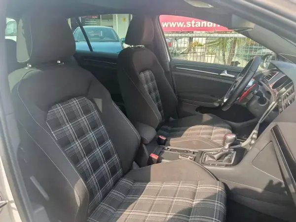 Volkswagen Golf 2014 - 17500 EUR, 162848 km - AUTO.MOTO.pt - 162848km - foto 42 de 57