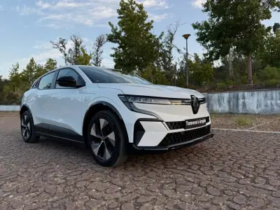 Renault Mégane E-Tech 2022 - 22500 EUR, 14000 km - AUTO.MOTO.pt - 14000km - foto 21 de 24