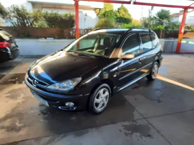 Peugeot 206 SW 2004 - 2500 EUR, 295418 km - AUTO.MOTO.pt - 295418km - foto 2 de 9