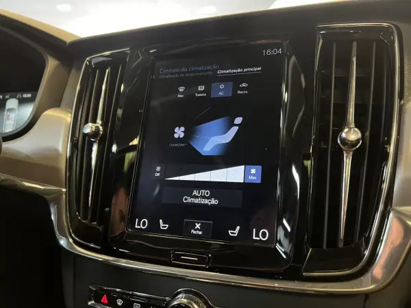 Volvo V90 2018 - 27490 EUR, 160000 km - AUTO.MOTO.pt - 160000km - foto 32 de 53