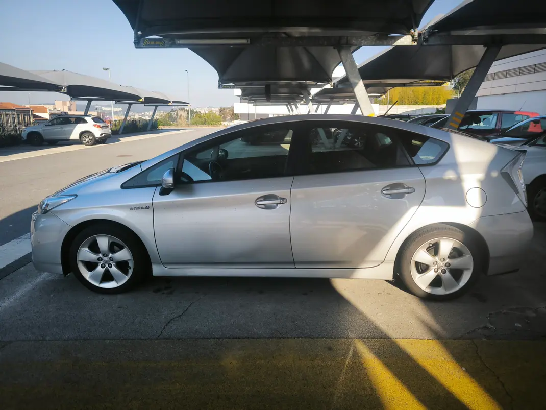 Toyota Prius 2009 - 10700 EUR, 156000 km - AUTO.MOTO.pt - 156000km - foto 11 de 11