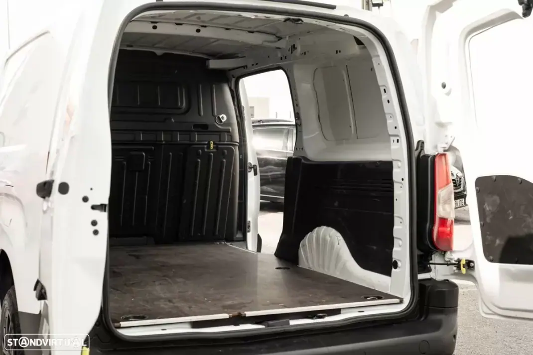 Opel COMBO 2020 - 14800 EUR, 138240 km - 138240km - foto 19 de 23