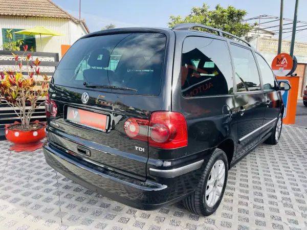 Volkswagen Sharan 2009 - 10950 EUR, 110000 km - AUTO.MOTO.pt - 110000km - foto 7 de 13