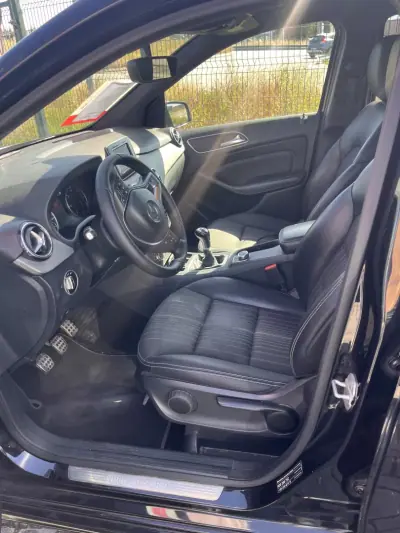 Mercedes-Benz B 180 2011 - 9990 EUR, 323900 km - AUTO.MOTO.pt - 323900km - foto 9 de 18