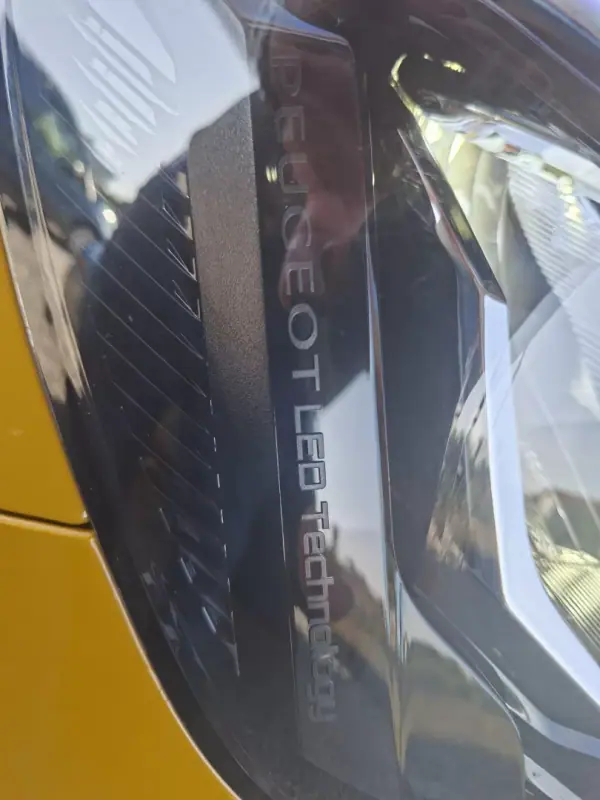 Peugeot 208 2021 - 13565 EUR, 71607 km - AUTO.MOTO.pt - 71607km - foto 14 de 37