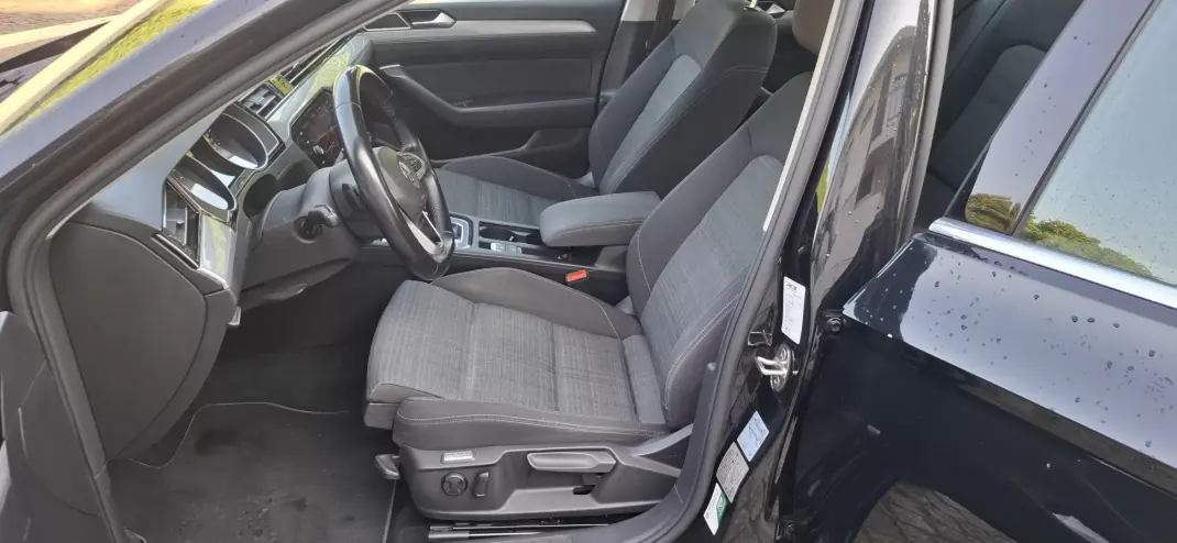 Volkswagen Passat 2018 - 19990 EUR, 135000 km - 135000km - foto 9 de 11