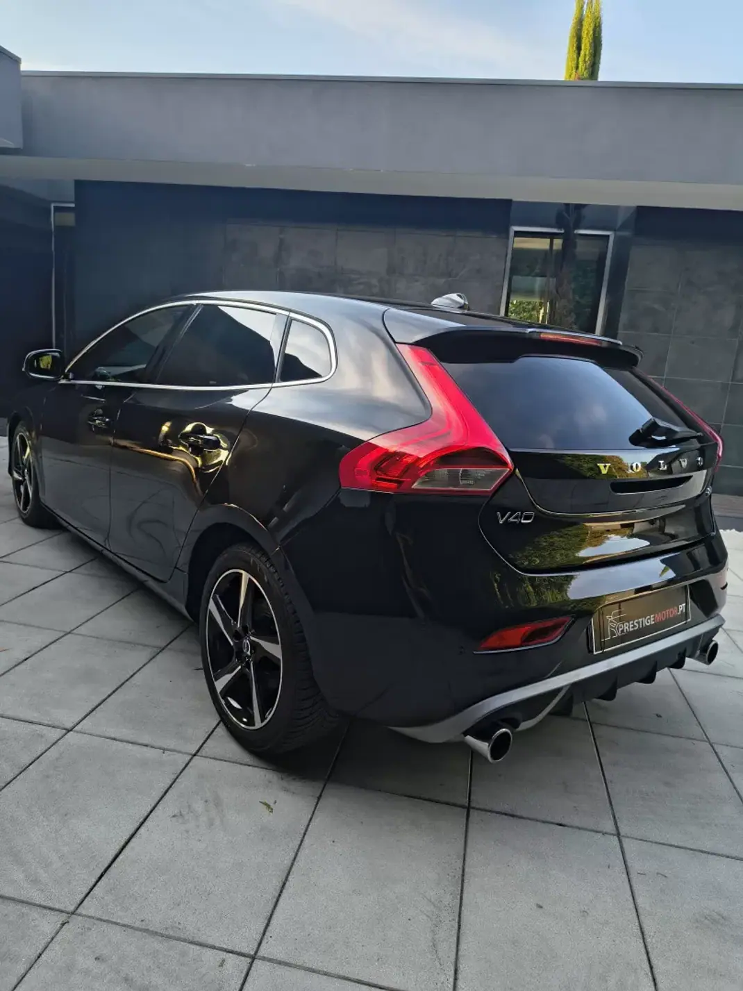 Volvo V40 2015 - 13900 EUR, 181000 km - AUTO.MOTO.pt - 181000km - foto 4 de 28