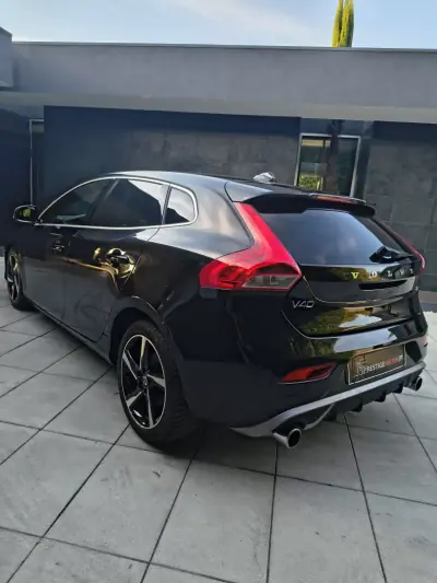 Volvo V40 2015 - 13900 EUR, 181000 km - AUTO.MOTO.pt - 181000km - foto 4 de 28