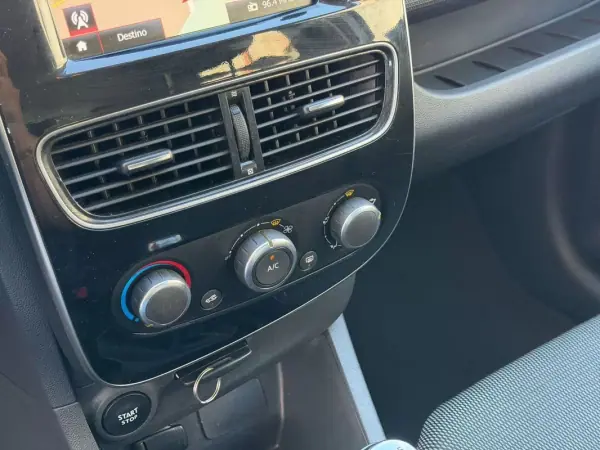 Renault Clio 2019 - 9900 EUR, 129750 km - AUTO.MOTO.pt - 129750km - foto 18 de 18