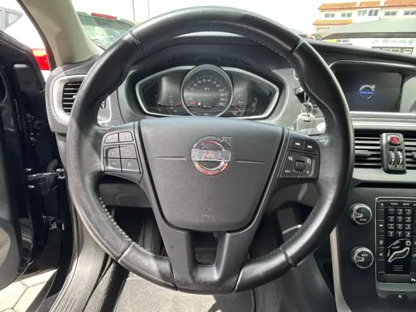 Volvo V40 Cross Country 2014 - 11750 EUR, 189500 km - AUTO.MOTO.pt - 189500km - foto 11 de 20