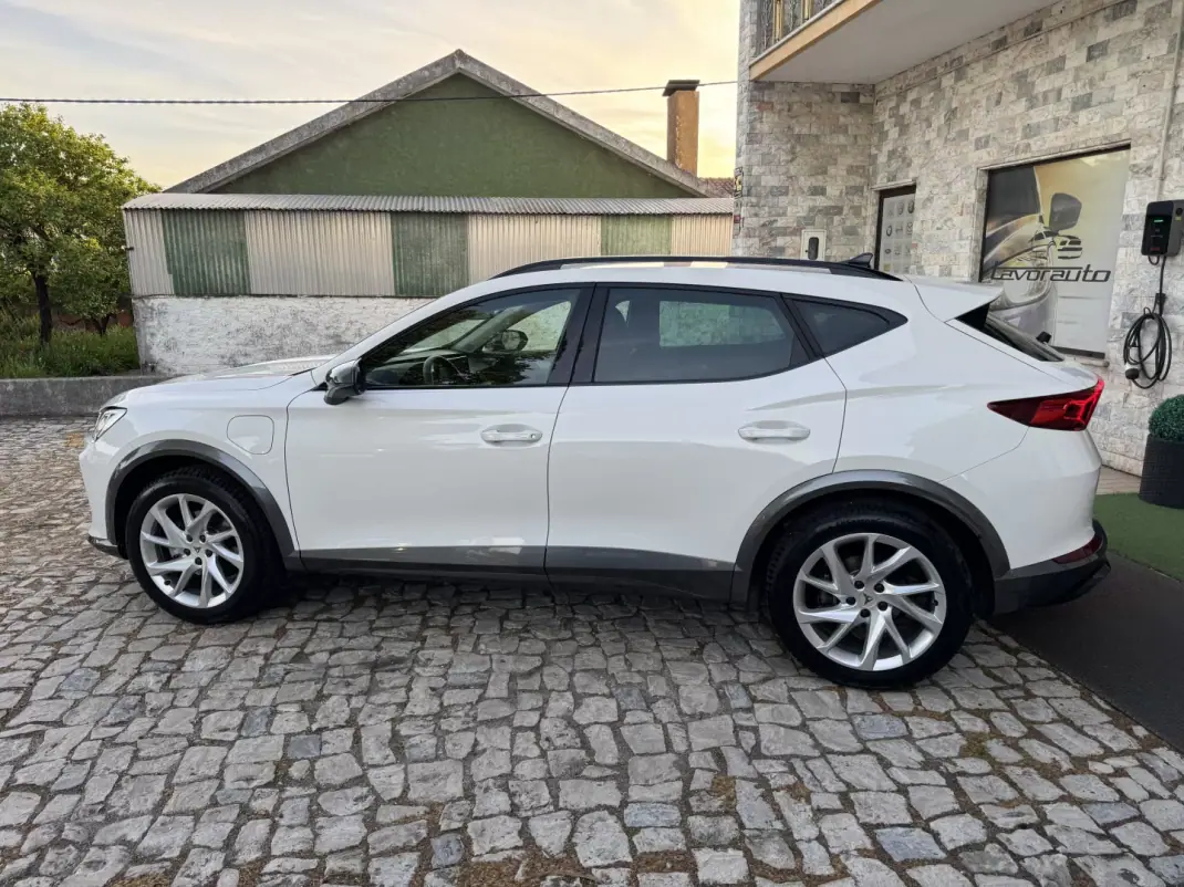 Cupra Formentor 2023 - 27500 EUR, 32000 km - AUTO.MOTO.pt - 32000km - foto 4 de 40