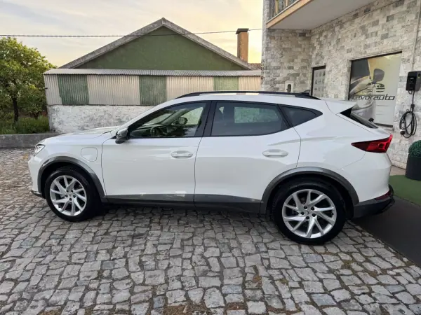 Cupra Formentor 2023 - 27500 EUR, 32000 km - AUTO.MOTO.pt - 32000km - foto 4 de 40