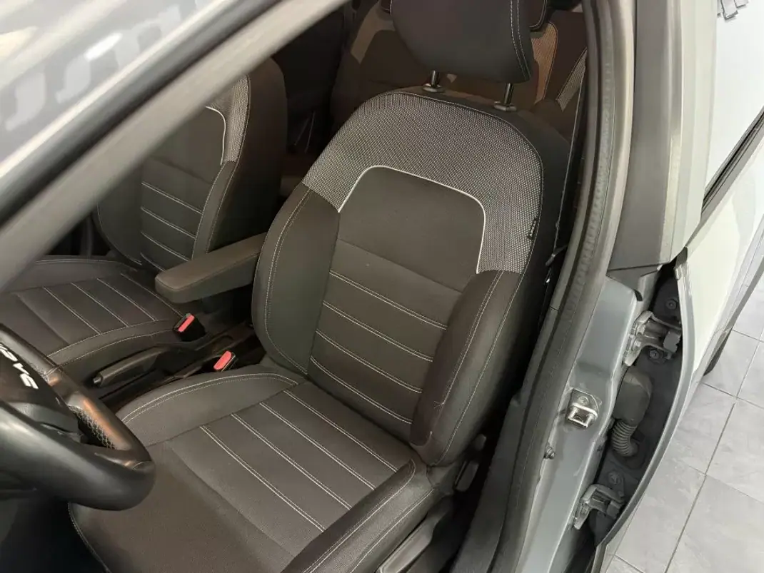 Dacia Jogger 2023 - 15950 EUR, 108079 km - AUTO.MOTO.pt - 108079km - foto 7 de 41