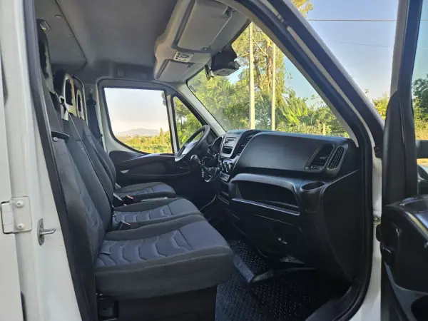 Iveco 2017 - 23750 EUR, 240000 km - AUTO.MOTO.pt - 240000km - foto 9 de 10