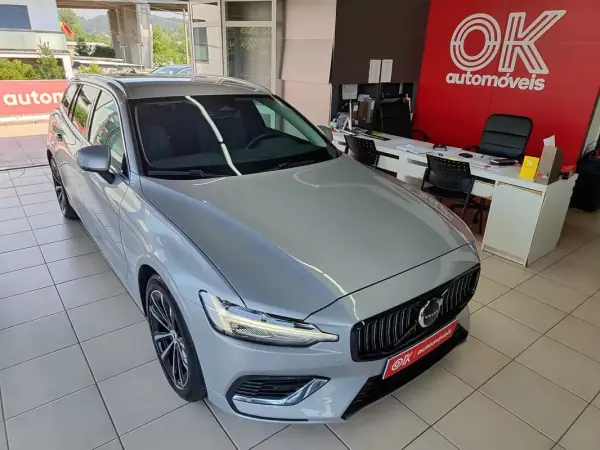 Volvo V60 2024 - 36500 EUR, 69000 km - AUTO.MOTO.pt - 69000km - foto 2 de 35