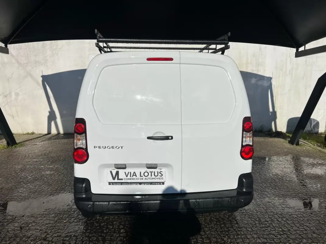 Peugeot Partner 2016 - 6950 EUR, 215000 km - AUTO.MOTO.pt - 215000km - foto 4 de 6