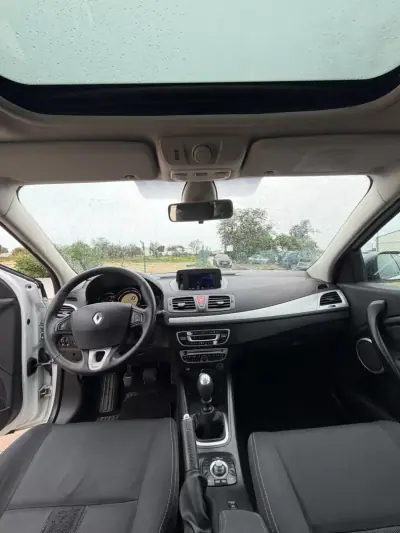 Renault Mégane 2019 - 9900 EUR, 175127 km - AUTO.MOTO.pt - 175127km - foto 6 de 9