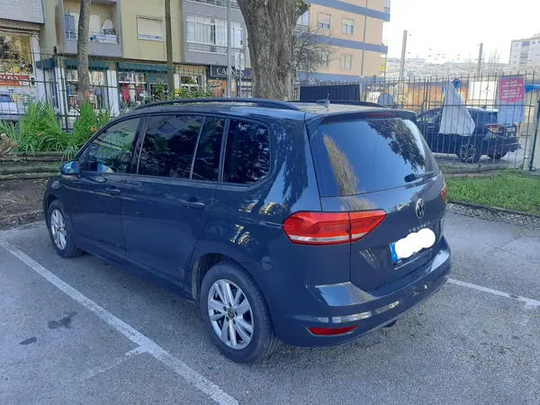 Volkswagen Touran 2023 - 24200 EUR, 183000 km - 183000km - foto 3 de 9