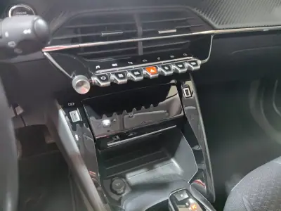 Peugeot e-2008 2020 - 16800 EUR, 98000 km - AUTO.MOTO.pt - 98000km - foto 14 de 23