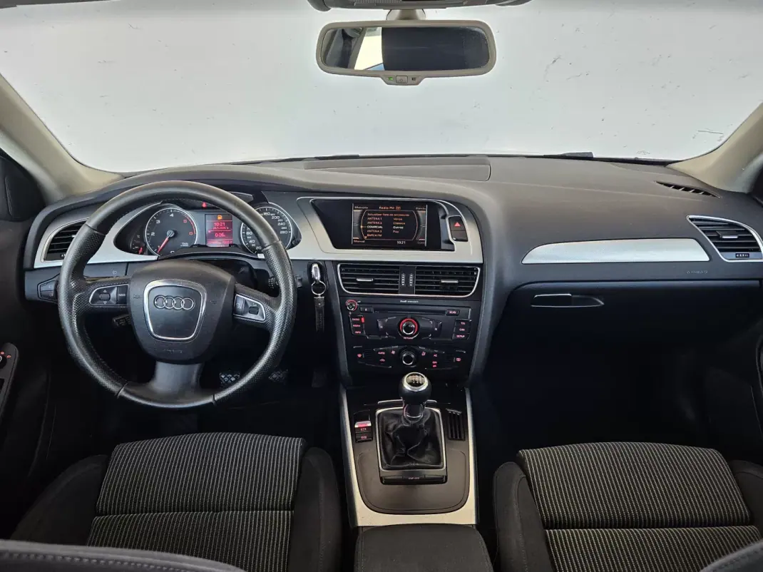 Audi A4 Avant 2010 - 9750 EUR, 298000 km - AUTO.MOTO.pt - 298000km - foto 6 de 7