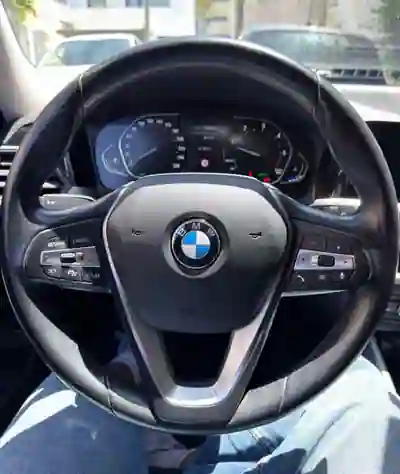BMW 320 2021 - 23000 EUR, 135000 km - foto 6 de 9