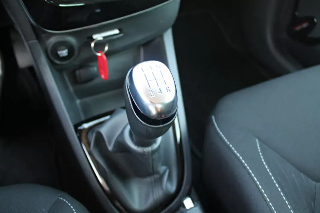 Renault Clio 2018 - 12250 EUR, 45634 km - AUTO.MOTO.pt - 45634km - foto 24 de 24