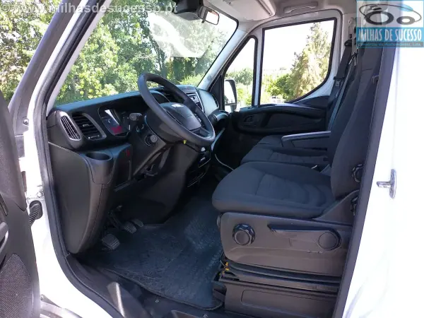 Iveco 2015 - 17850 EUR, 206000 km - AUTO.MOTO.pt - 206000km - foto 11 de 15