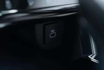 Land Rover Discovery Sport 2021 - 36950 EUR, 63000 km - AUTO.MOTO.pt - 63000km - foto 55 de 59