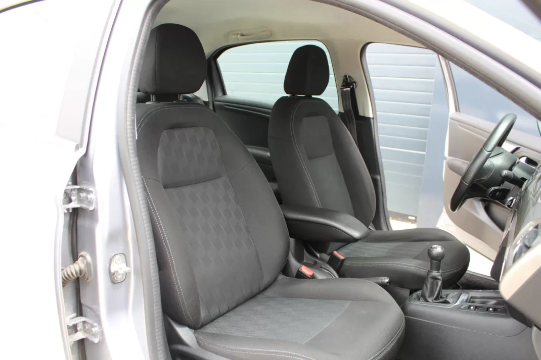 Citroën C-Elysée 2019 - 10500 EUR, 118000 km - AUTO.MOTO.pt - 118000km - foto 13 de 21