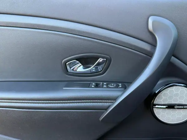 Renault Mégane Coupe 2014 - 12900 EUR, 155557 km - AUTO.MOTO.pt - 155557km - foto 18 de 32