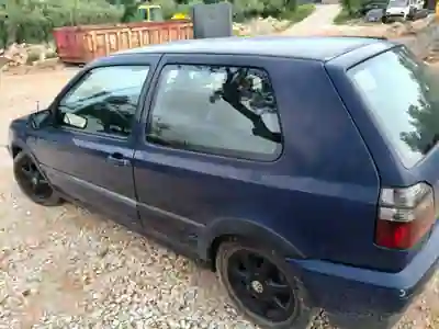 Volkswagen Golf 1997 - 1100 EUR, 230 km - AUTO.MOTO.pt - 230km - foto 3 de 3