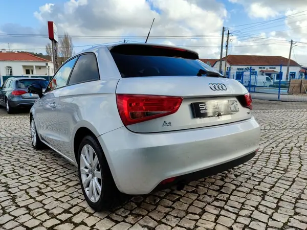 Audi A1 2010 - 11990 EUR, 196000 km - AUTO.MOTO.pt - 196000km - foto 7 de 17