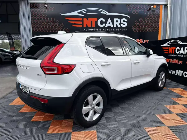 Volvo XC 40 2020 — foto 2 de 17