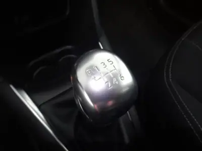 Peugeot 208 2018 - 8900 EUR, 82000 km - AUTO.MOTO.pt - 82000km - foto 19 de 23