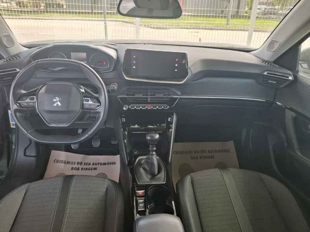 Peugeot 2008 2021 - 18900 EUR, 130000 km - AUTO.MOTO.pt - 130000km - foto 5 de 8