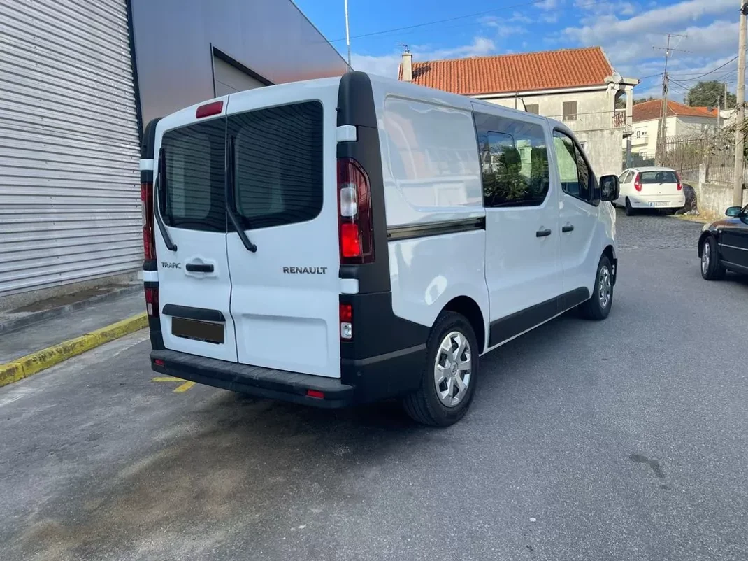 Renault Trafic Trafic III Combi L1H1 3.0t 2023 - 33900 EUR, 4655 km - AUTO.MOTO.pt - 4655km - foto 4 de 24