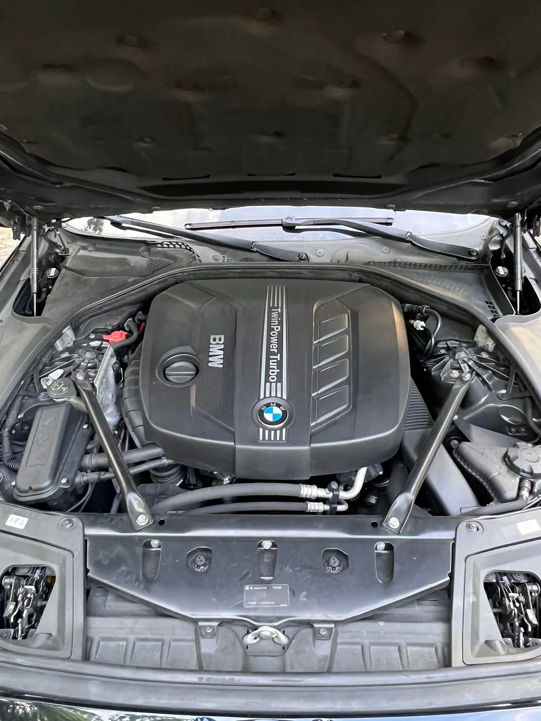BMW 520 2012 - 16500 EUR, 284000 km - AUTO.MOTO.pt - 284000km - foto 14 de 15