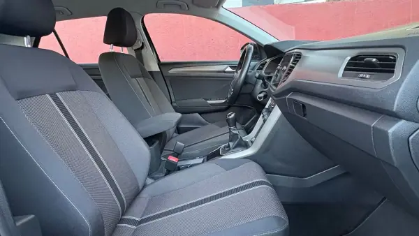 Volkswagen T-Roc 2021 - 17900 EUR, 169000 km - AUTO.MOTO.pt - 169000km - foto 12 de 13