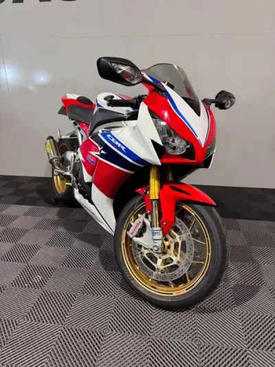 Honda CBR 1000RR 2015 - 14500 EUR, 33944 km - AUTO.MOTO.pt - 33944km - foto 4 de 21