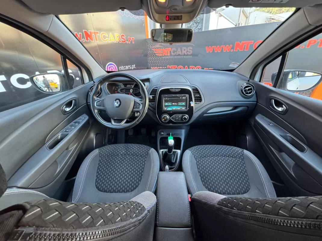 Renault Captur 2019 - 17250 EUR, 82289 km - AUTO.MOTO.pt - 82289km - foto 9 de 27