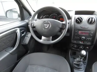 Dacia Duster 2015 - 10990 EUR, 208000 km - AUTO.MOTO.pt - 208000km - foto 28 de 35
